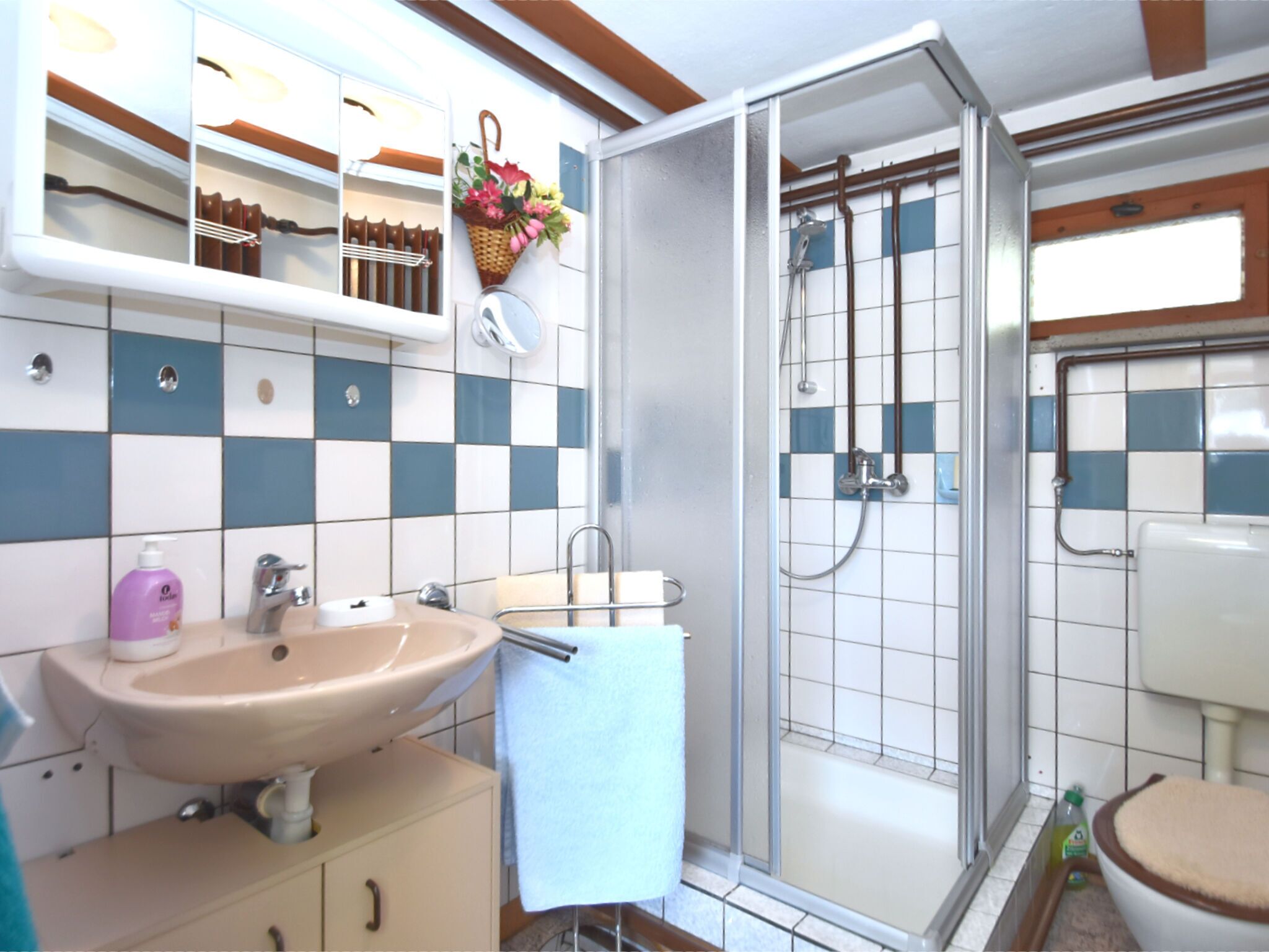 Rumah | Kamar mandi | Shower, pengering rambut,  dan handuk