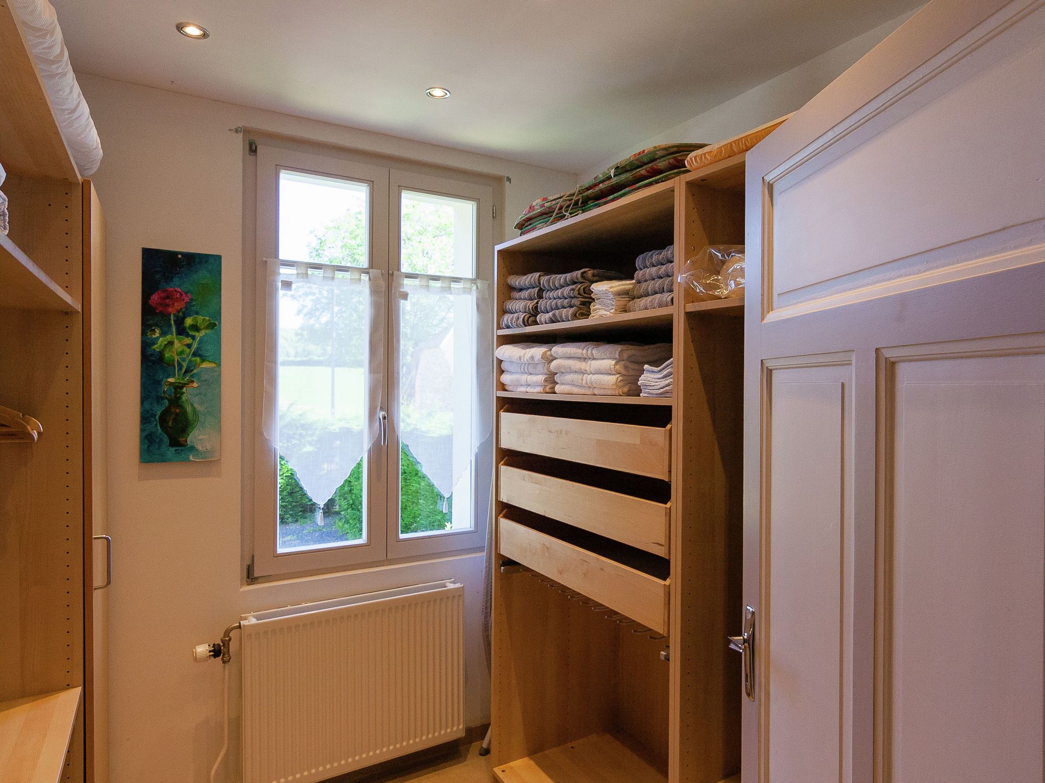 House | 4 bedrooms, individually furnished, bed sheets
