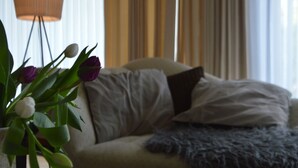 5 makuuhuonetta, yksilöllisesti kalustettu, vuodevaatteet