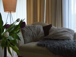 5 bedrooms, individually furnished, bed sheets