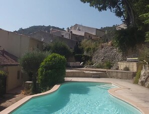 独立别墅 | 泳池 | 室内游泳池，室外游泳池