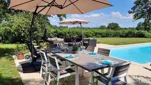 An outdoor dining area with a pool, surrounded by greenery. - Beautiful Authentic Holiday Home With Pool (Chantenay-Saint-Imbert)