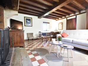 Living room - Beautiful Authentic Holiday Home With Pool (Chantenay-Saint-Imbert)