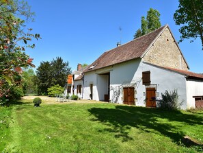 Exterior - Beautiful Authentic Holiday Home With Pool (Chantenay-Saint-Imbert)