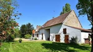 A white building with a red roof, surrounded by a well-maintained lawn and trees. - Beautiful Authentic Holiday Home With Pool (Chantenay-Saint-Imbert)