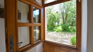 A wooden door with a glass panel and a metal handle. - Beautiful Authentic Holiday Home With Pool (Chantenay-Saint-Imbert)