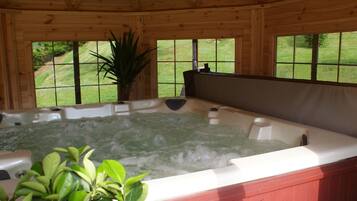 Bồn tắm spa trong nhà