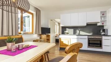 Apartment | Wohnbereich | Flachbildfernseher