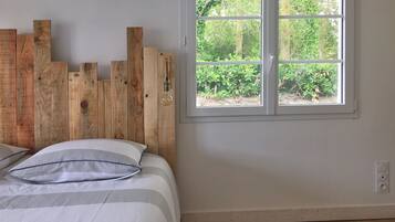 3 bedrooms, individually furnished, bed sheets
