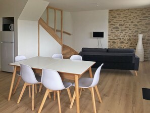 Dining - Cozy Holiday Home in Santec With Private Garden (Santec)