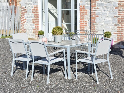 Wonderfully Furnished Cottage, Very Comfortable, Small Village Near Namur