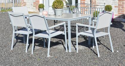 Wonderfully Furnished Cottage, Very Comfortable, Small Village Near Namur