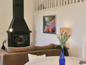 Villa | Living room - Sunny Provence Getaway (Villes-sur-Auzon)