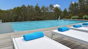 Outdoor pool - Villa on a High-end Residence in Nîmes With Heated Pool (Nîmes)