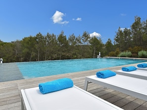 Outdoor pool - Villa on a High-end Residence in Nîmes With Heated Pool (Nîmes)