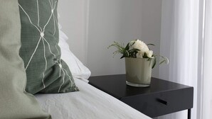 4 bedrooms, individually furnished, bed sheets - Villa on a High-end Residence in Nîmes With Heated Pool (Nîmes)