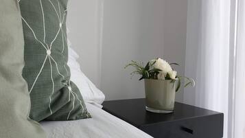 4 phòng ngủ, trang bị nội thất với thiết kế riêng biệt, bộ trải giường