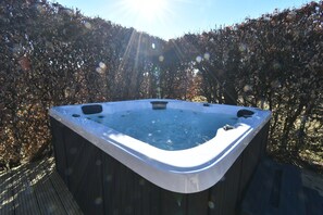 Bungalow | Pool - Luxurious Bungalow in Bullange with Hot Tub (Buellingen)