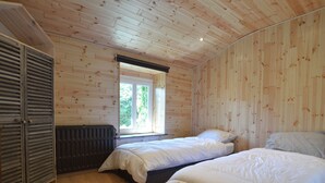 Nhà | 6 phòng ngủ, trang bị nội thất với thiết kế riêng biệt, bộ trải giường 