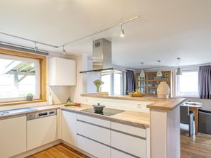 Villa | Private kitchen | Microwave, dishwasher, high chair, cookware/dishes/utensils - Quiet Villa with Hot Tub & Sauna (Somme-Leuze)