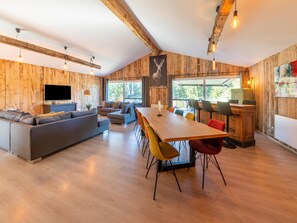 Chalet | Sala de estar | Una chimenea