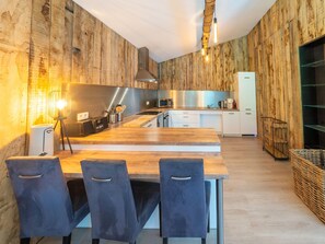 Dining - Lush Chalet Near Lake of Butgenbach (Buellingen)