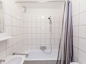 Apartment | Badezimmer | Duschwanne