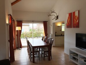 Dining - Holiday Home in Sampzon Near Ardeche River (Vallon-Pont-d'Arc)