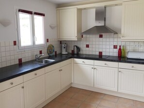 House | Private kitchen - Holiday Home in Sampzon Near Ardeche River (Vallon-Pont-d'Arc)