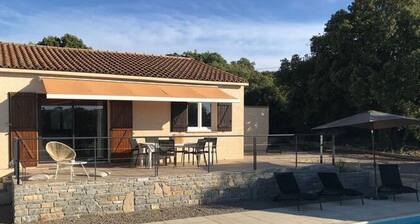 Quaint Villa in Argelliers With Private Swimming Pool