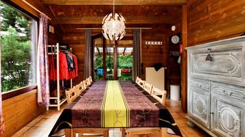 Chalet | Dining