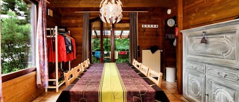 Chalet | Dining