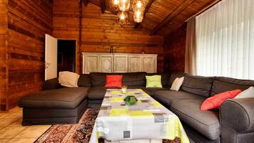 Chalet | Living area
