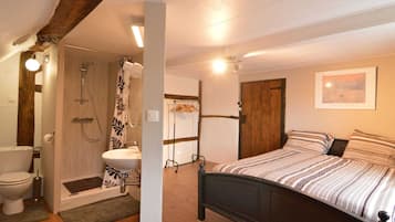 3 bedrooms, individually furnished, iron/ironing board, bed sheets