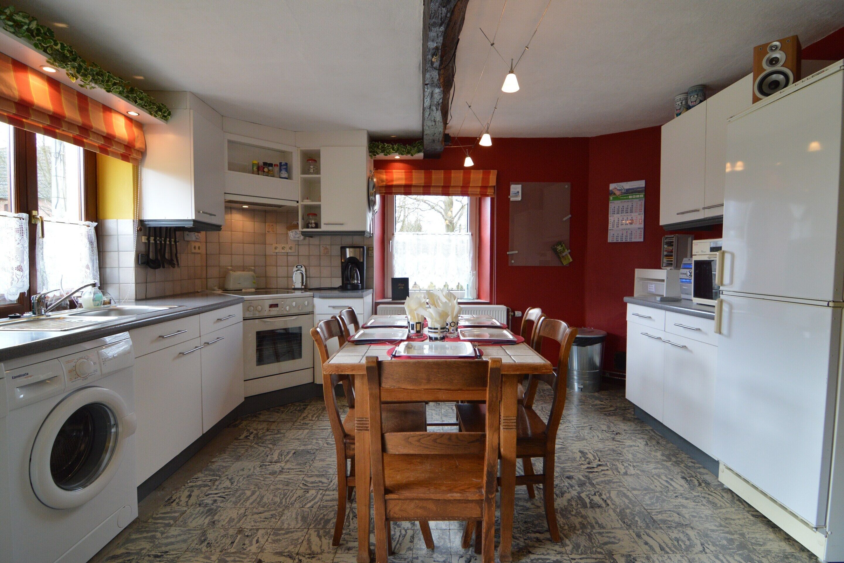 Cottage | Private kitchen | Coffee/tea maker, high chair