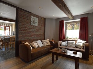 Cottage | Living area