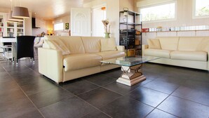 DVD player - Original Villa With Verandas, Garden, Pool and Beautiful Views (Sioniac)