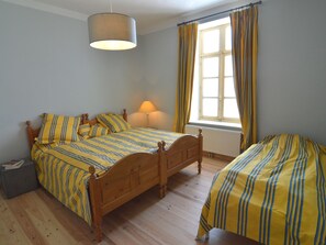 House | 4 bedrooms, individually furnished, bed sheets