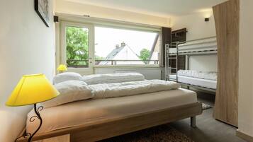 5 bedrooms, individually furnished, bed sheets