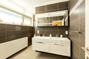 Villa | Bathroom | Shower - Luxury Villa with Sauna & Hot Tub in Middelkerke (Middelkerke)