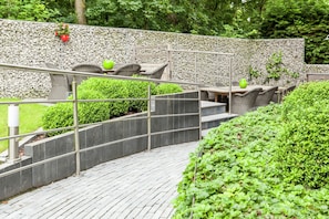 Garden - Luxury Villa with Sauna & Hot Tub in Middelkerke (Middelkerke)