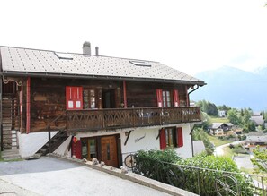Apartment | Exterior - Boutique Apartment in Valais With Balcony (Guttet-Feschel)