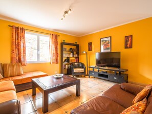 Villa | Living room - Hillside Retreat in Roquebrun (Roquebrun)