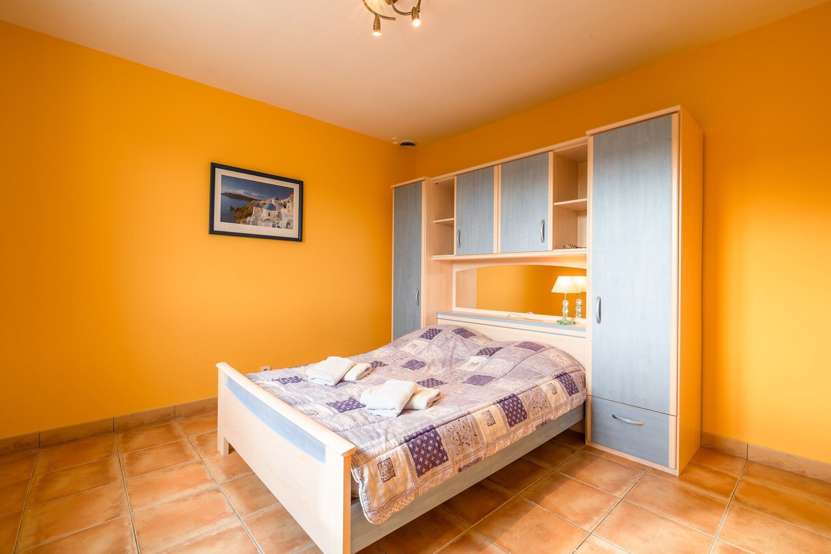 5 bedrooms, individually furnished, iron/ironing board, bed sheets