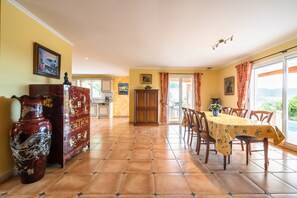 Villa | Dining - Hillside Retreat in Roquebrun (Roquebrun)