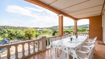 Villa | Balcony
