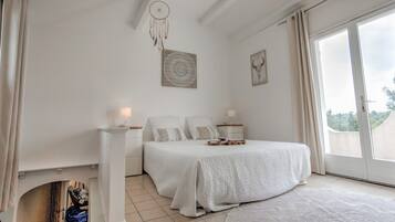 Villa | 5 bedrooms, individually furnished, iron/ironing board, bed sheets