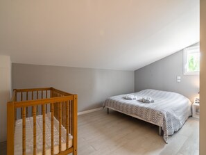 Villa | Room amenity - Villa in Occitanie With Private Pool (Saint-Geniès-de-Fontedit)