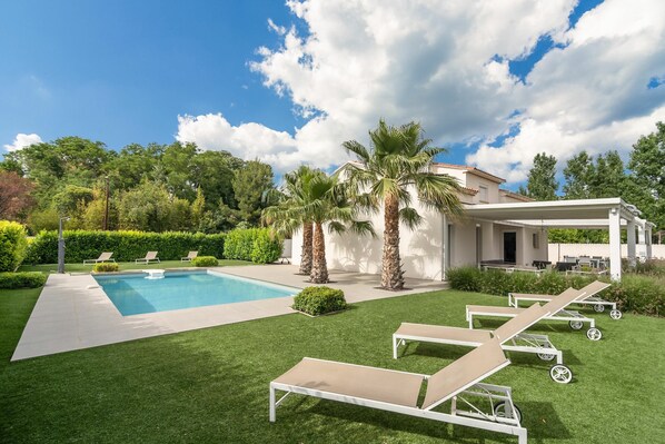 Pool - Villa in Occitanie With Private Pool (Saint-Geniès-de-Fontedit)