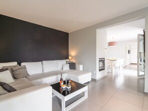 Villa | Living room - Villa in Occitanie With Private Pool (Saint-Geniès-de-Fontedit)